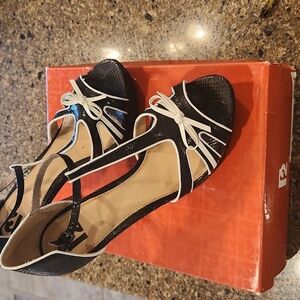 R2 Footwear Womens 10